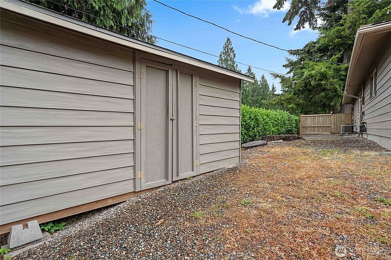 5th image of 21114 Church Lake Drive E