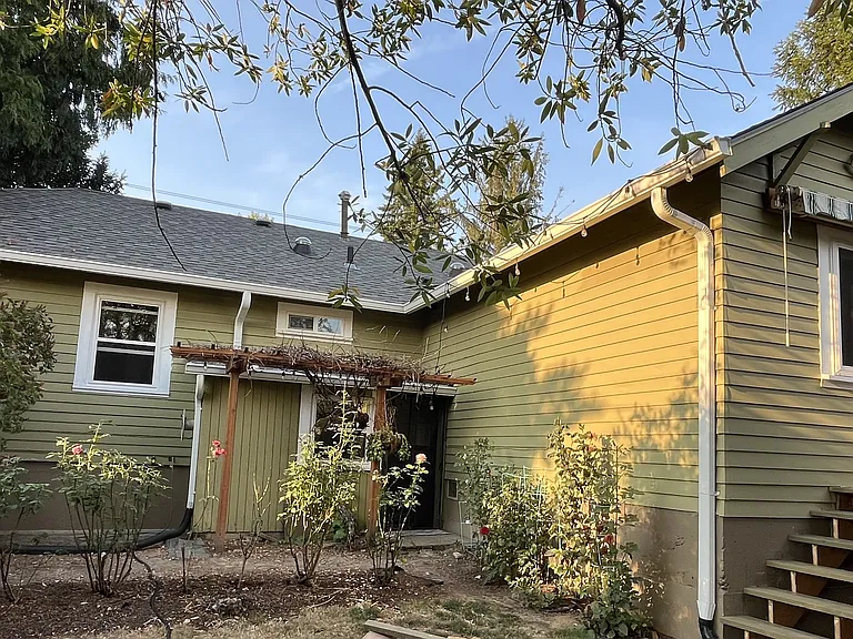 11290 SW Center St — Photo 4