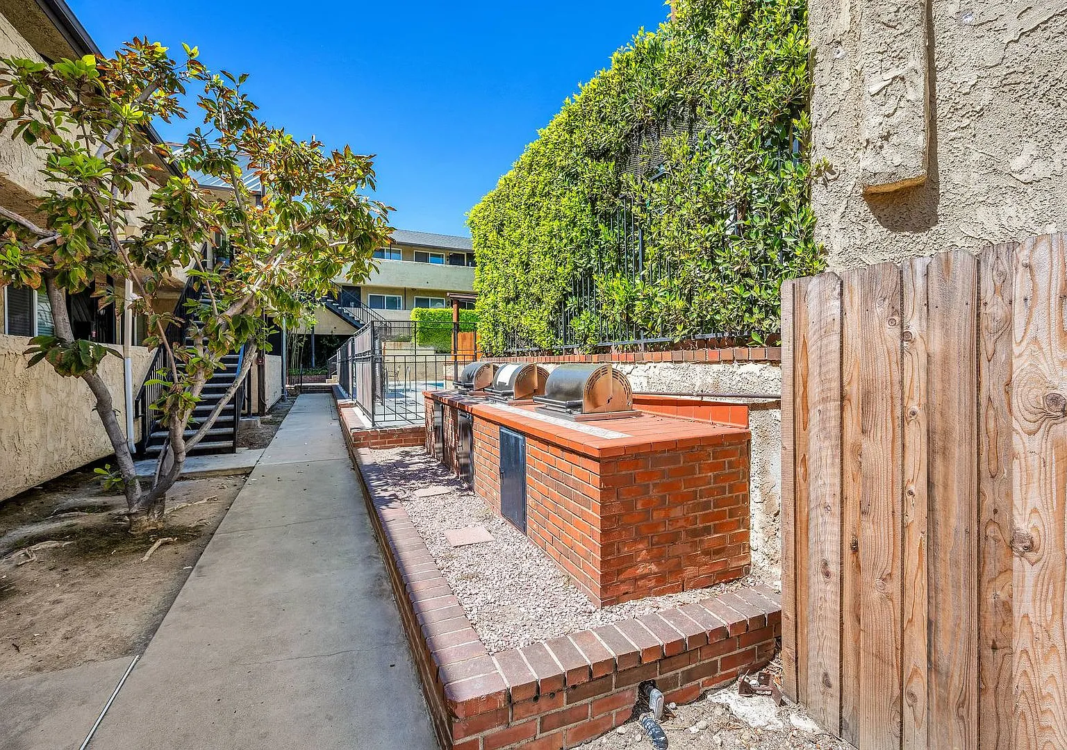 Montrose Villas — Photo 3