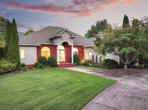 4165 Asheland Cove Dr, Young Harris, GA 30582