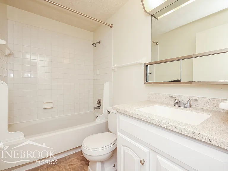 8680 Belle Chase Dr — Photo 12
