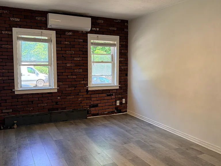 5653 Clearview Expy — Photo 2