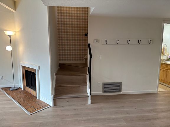 5th image of 10361 Mary Ave