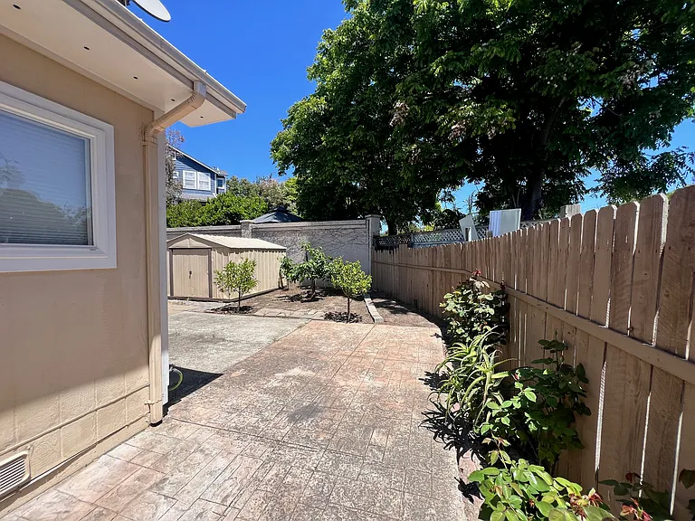 22970 Sutro St — Photo 19