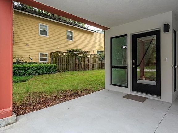 5th image of 1304 Francis Ave