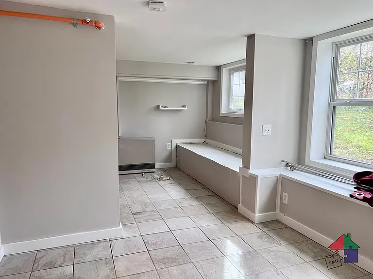 110 Northfield St — Photo 4