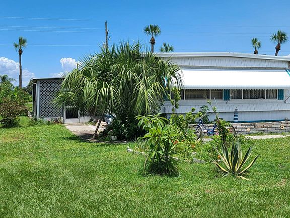 3rd image of 4131 Honolulu Dr