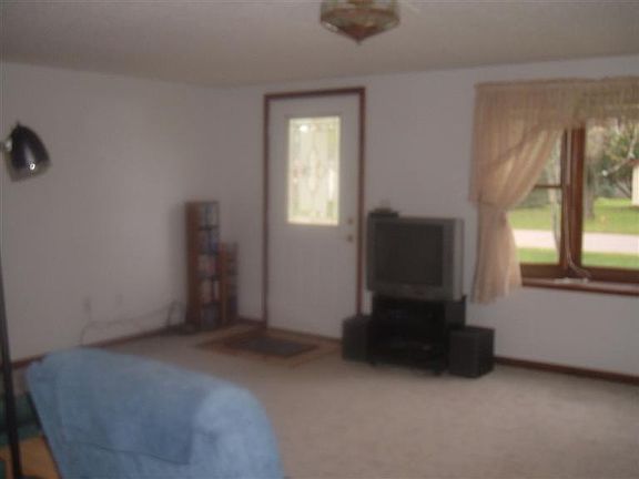 4th image of 648 Grant St