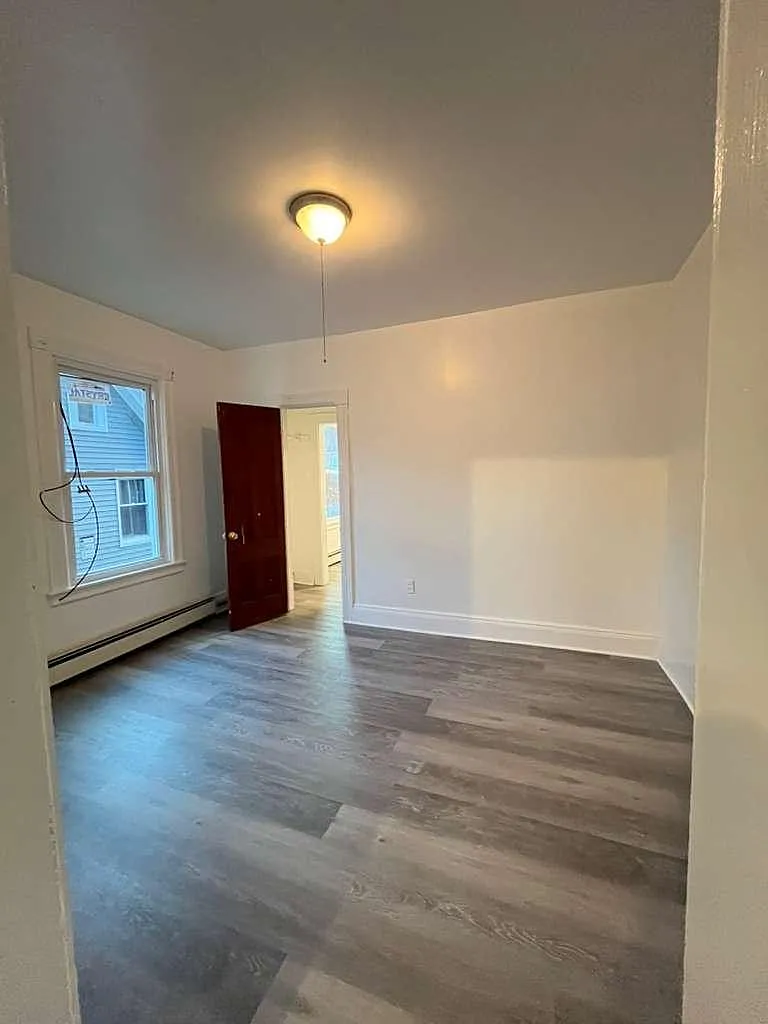 4 bed, $2,500 — Photo 3