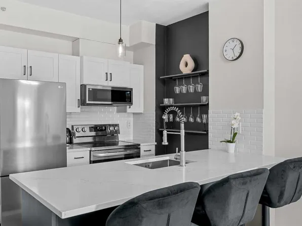 73 Erin Woods Ct SE #2213, Calgary, AB T2B 3V2