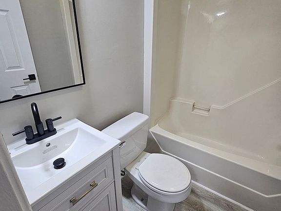 3rd image of 4701-4733 Fairway Dr #4723