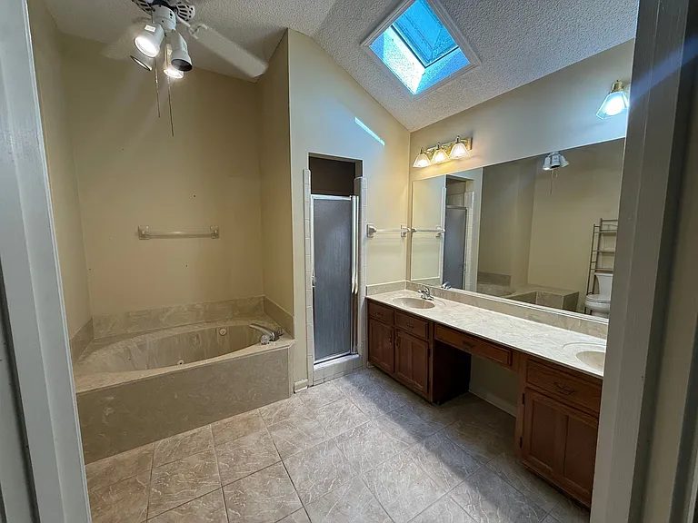 8142 Creekside Cir S — Photo 17