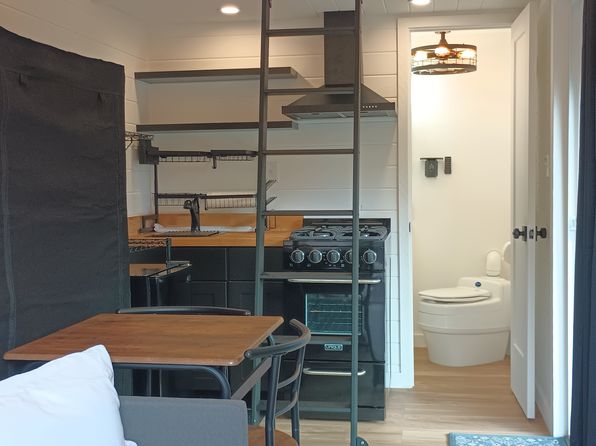 15-2015 3rd Ave UNIT 2