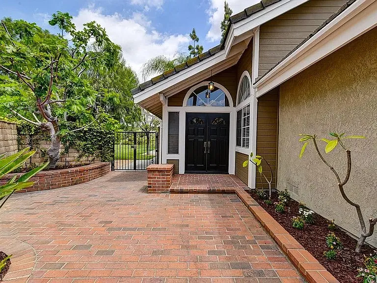 1314 Robert Ct — Photo 3