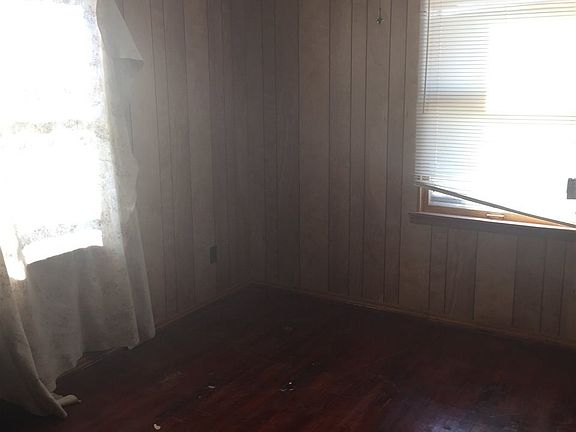 4th image of 218 W Vine Ave