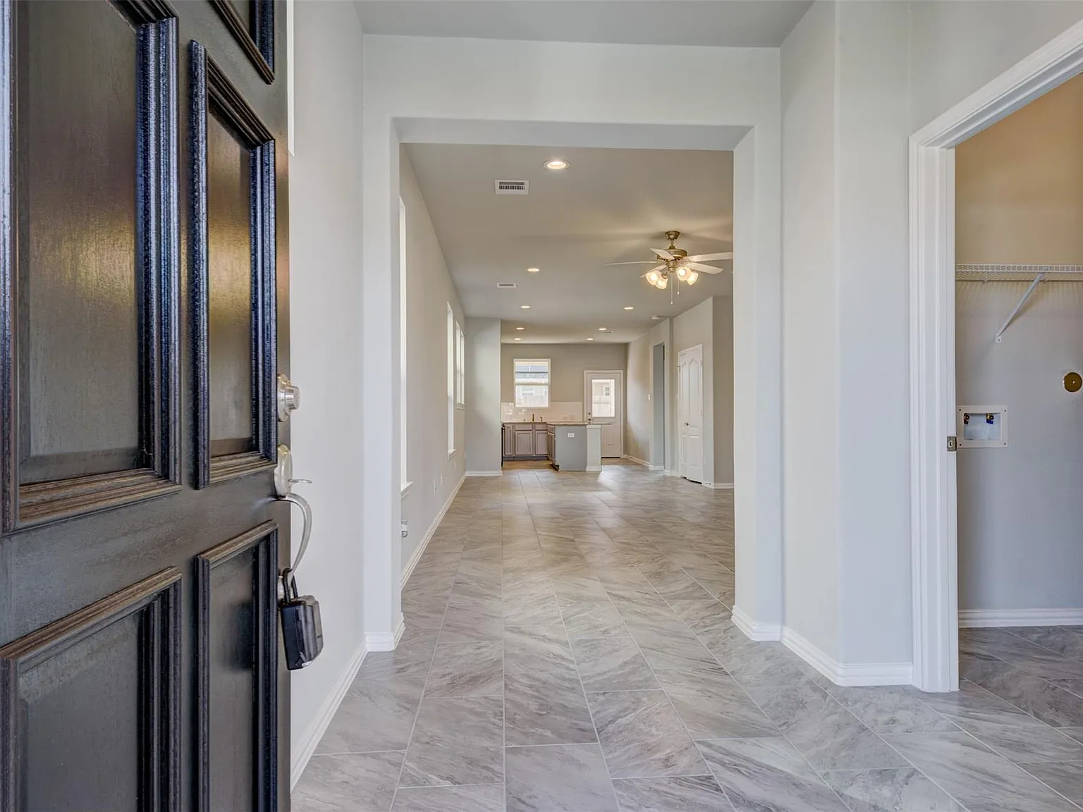 3 bed, 2.0 bath, 1614 sqft, $2,300 — Photo 3