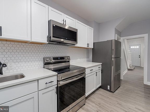 2nd image of 2922 Ridgewood Ave