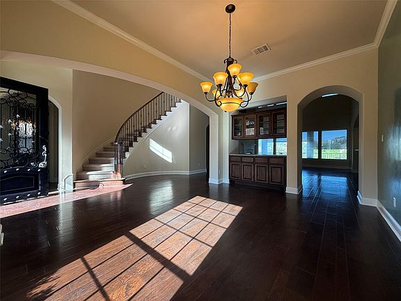 4th image of 300 Summer Alcove Way