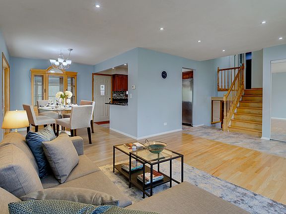 3rd image of 440 Leahy Cir