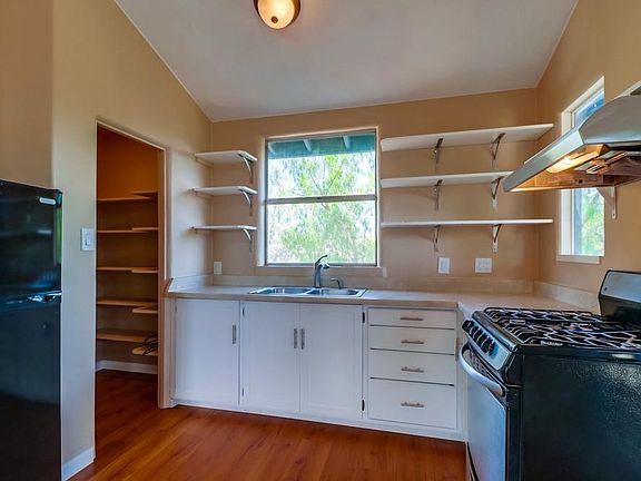 2nd image of 3099 Palm St