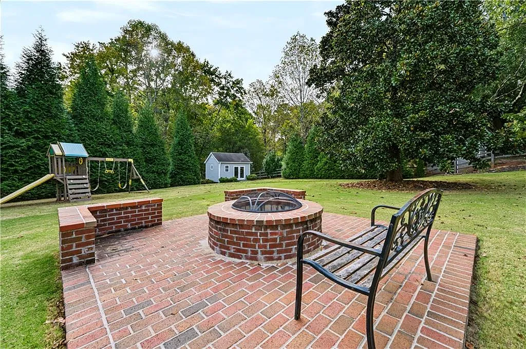 6 bed, 3.5 bath, 4194 sqft, $4,750 — Photo 4