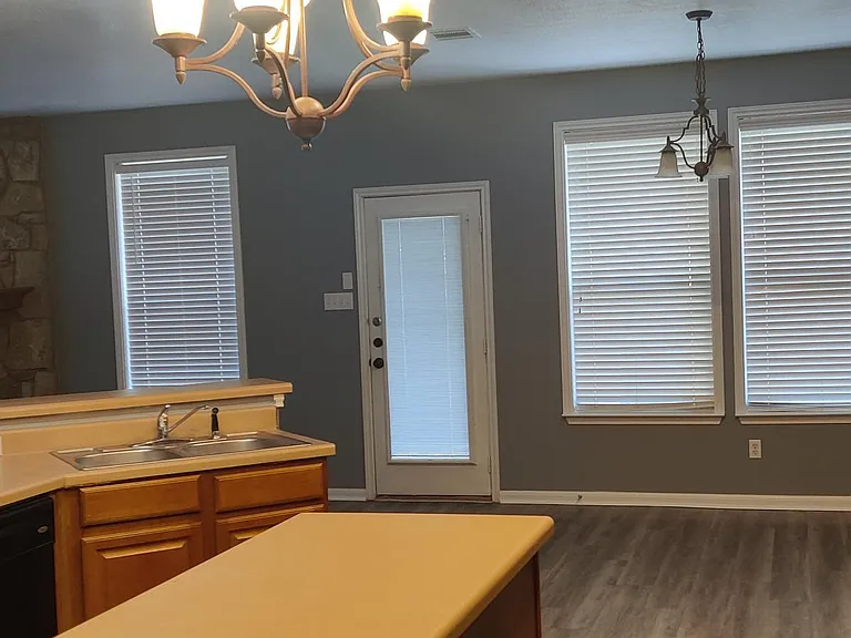 Eat-In kitchen
