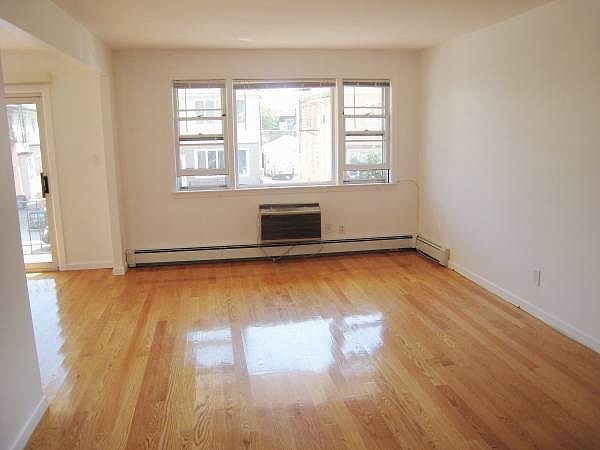 2nd image of 2301 Kings Hwy APT 3R