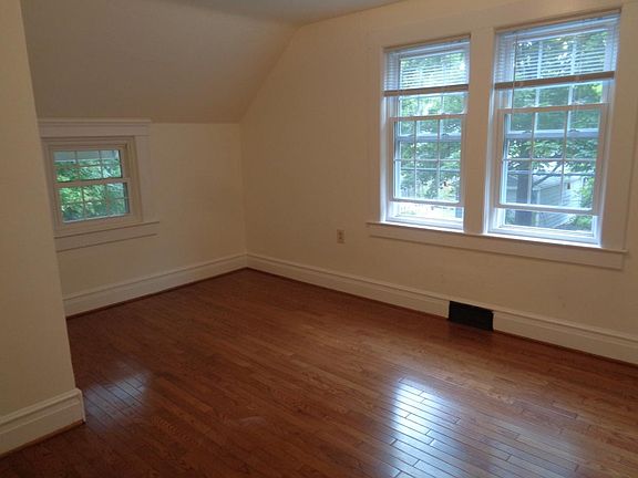 5th image of 1112 Wellington Ct