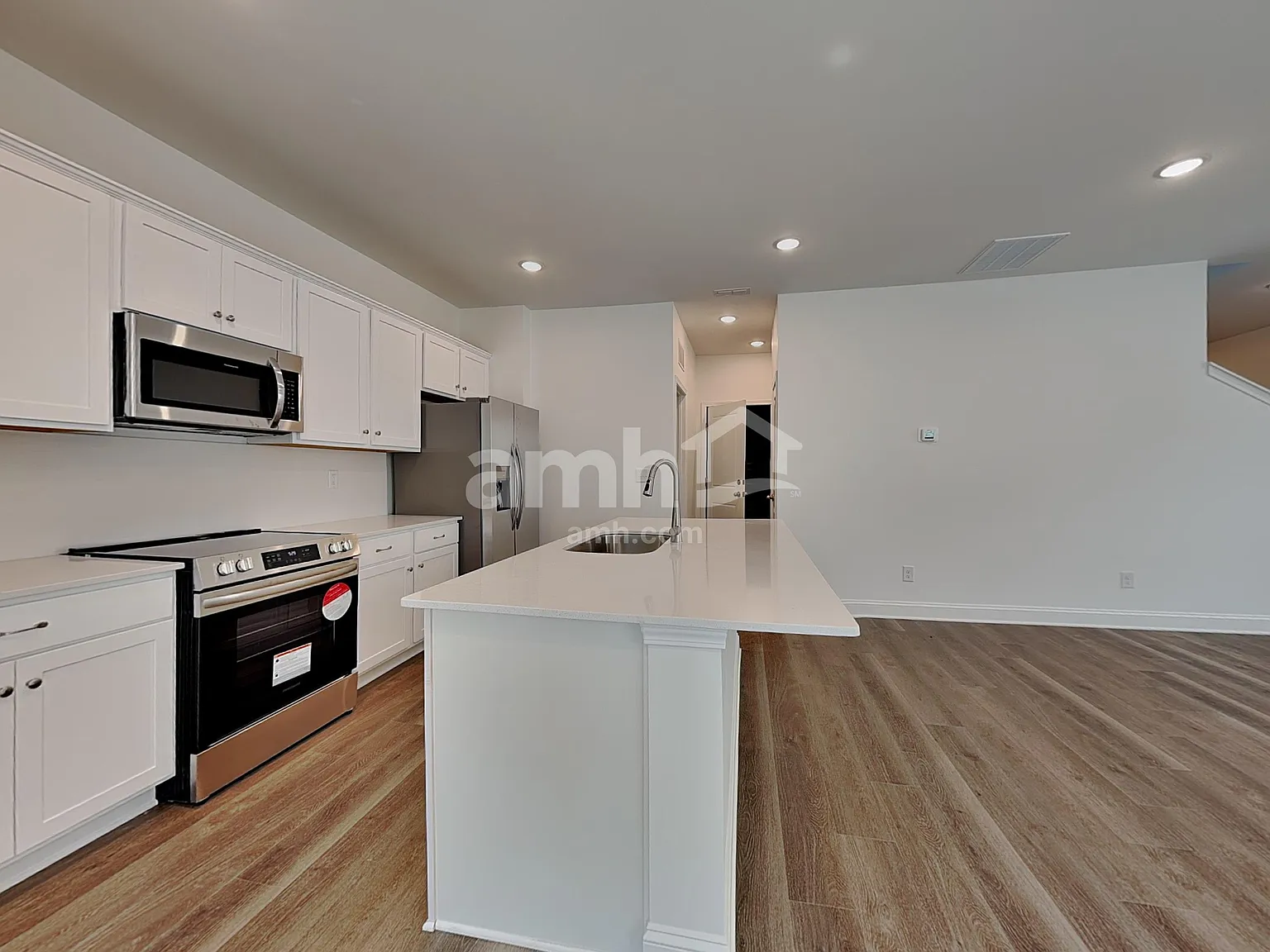 4 bed, 2.5 bath, 1977 sqft, $2,575 — Photo 3
