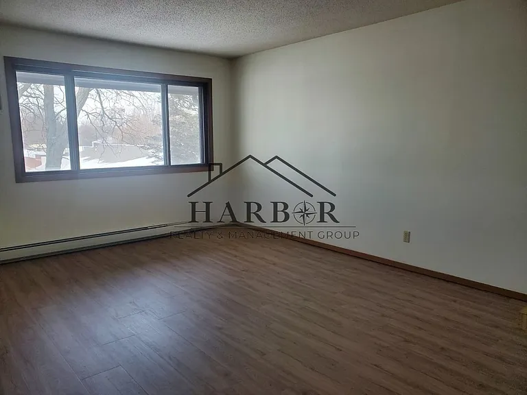 Valley View Apartments — Photo 17