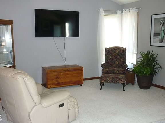 4th image of 6932 Deerbrook Ct