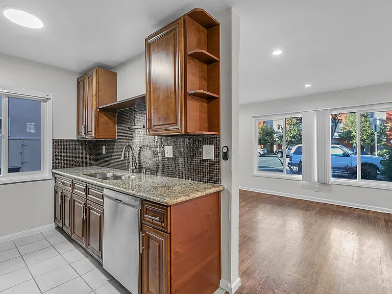 14616 Magnolia Blvd — Photo 4