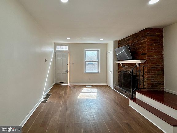 3rd image of 256 S Alder St