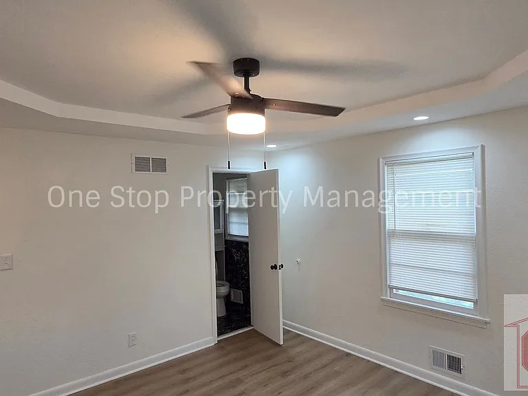 2111 N 49th St — Photo 15