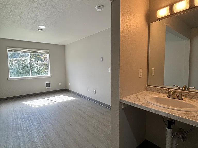 Chambers Crest Apartments — Photo 38