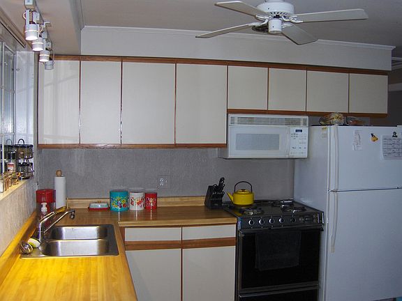 3rd image of 1409 Rebecca Dr