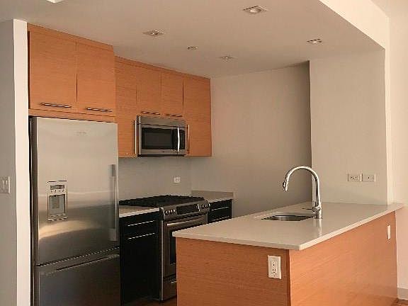 2nd image of 64 Bayard St APT 1C
