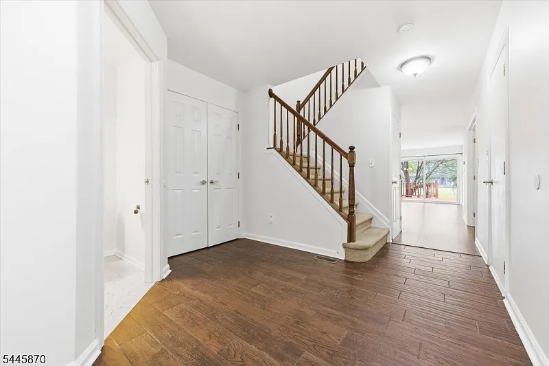 3 bed, 2.5 bath, $3,800 — Photo 2