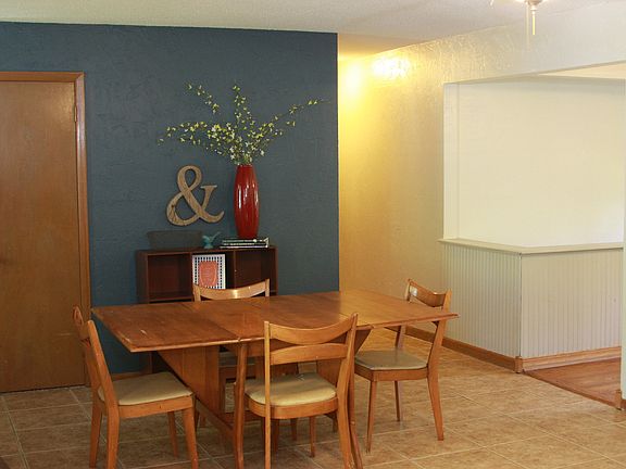 Upstairs living/dining room