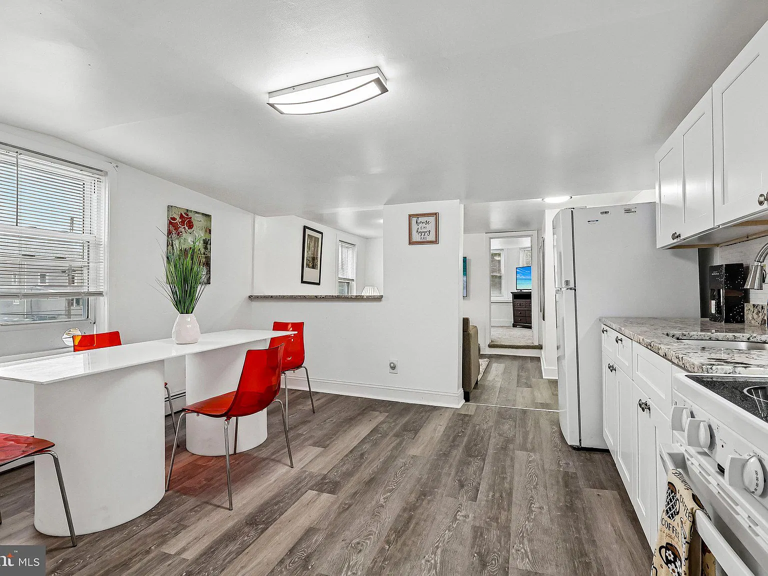 4 bed, 1.0 bath, 1055 sqft, $2,600 — Photo 3