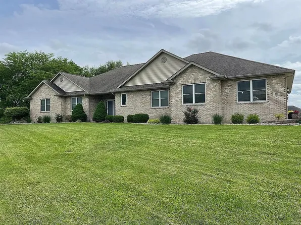 832 Brooke Ln, New Athens, IL 62264