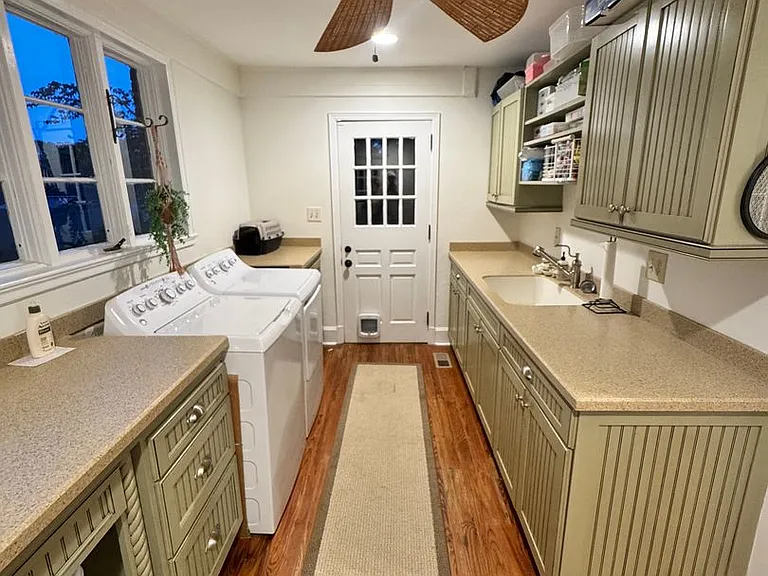 906 Crescent Cir — Photo 28