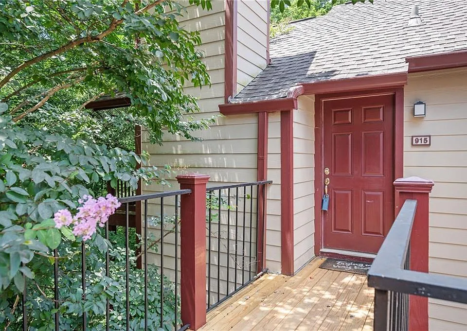 915 Wentworth Ct