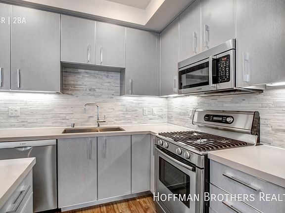 3rd image of 1168 S Barrington Ave #516A