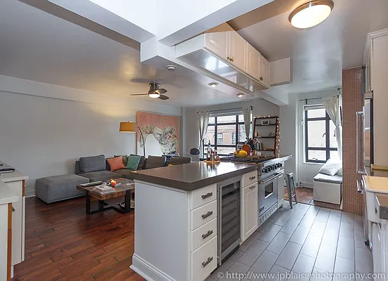 Rented by Luminous Realty | media 9