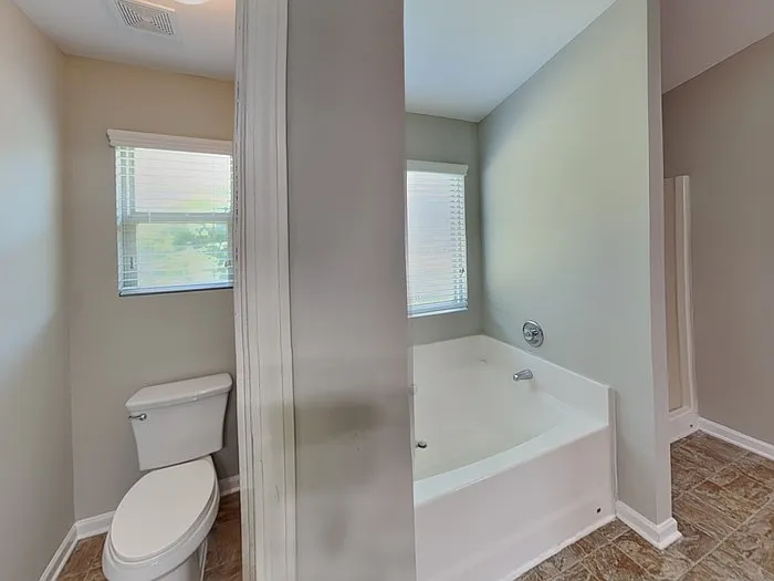 1048 Regency Dr — Photo 12