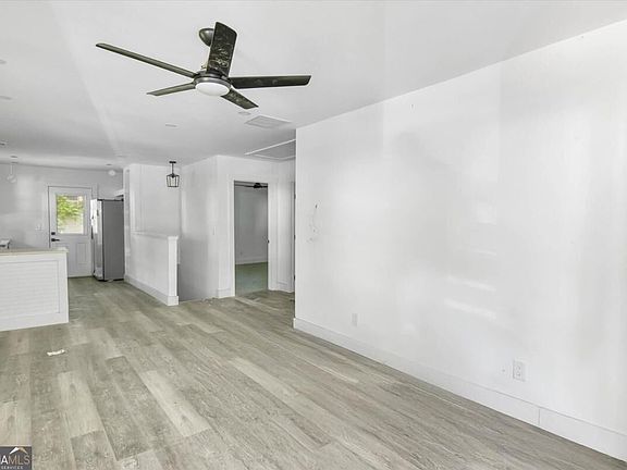 5th image of 2256 Carey Dr SE
