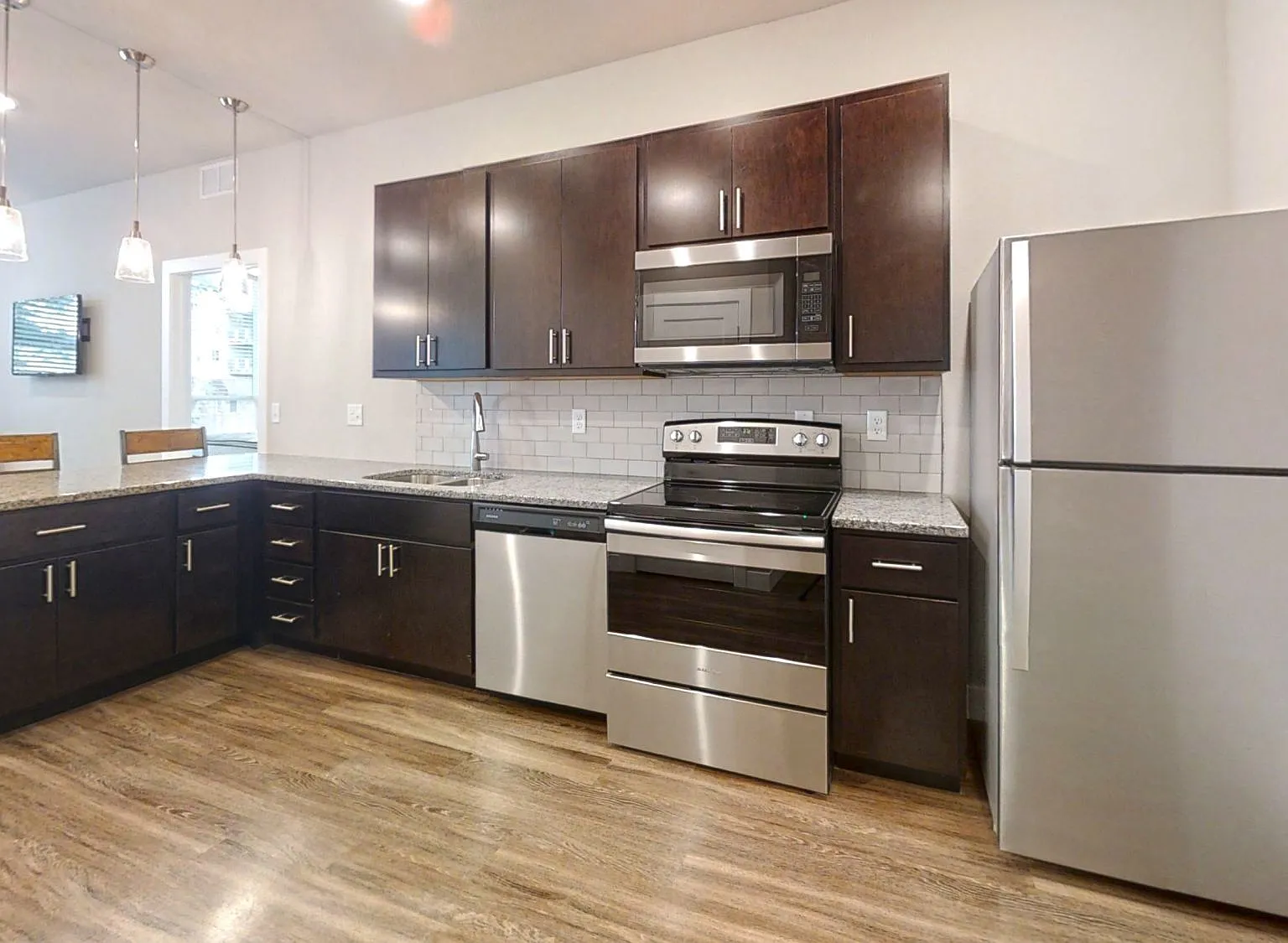 103 E Healey St — Photo 2