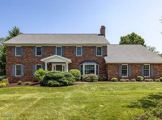 704 Equestrian Ln, Lewisburg, PA 17837