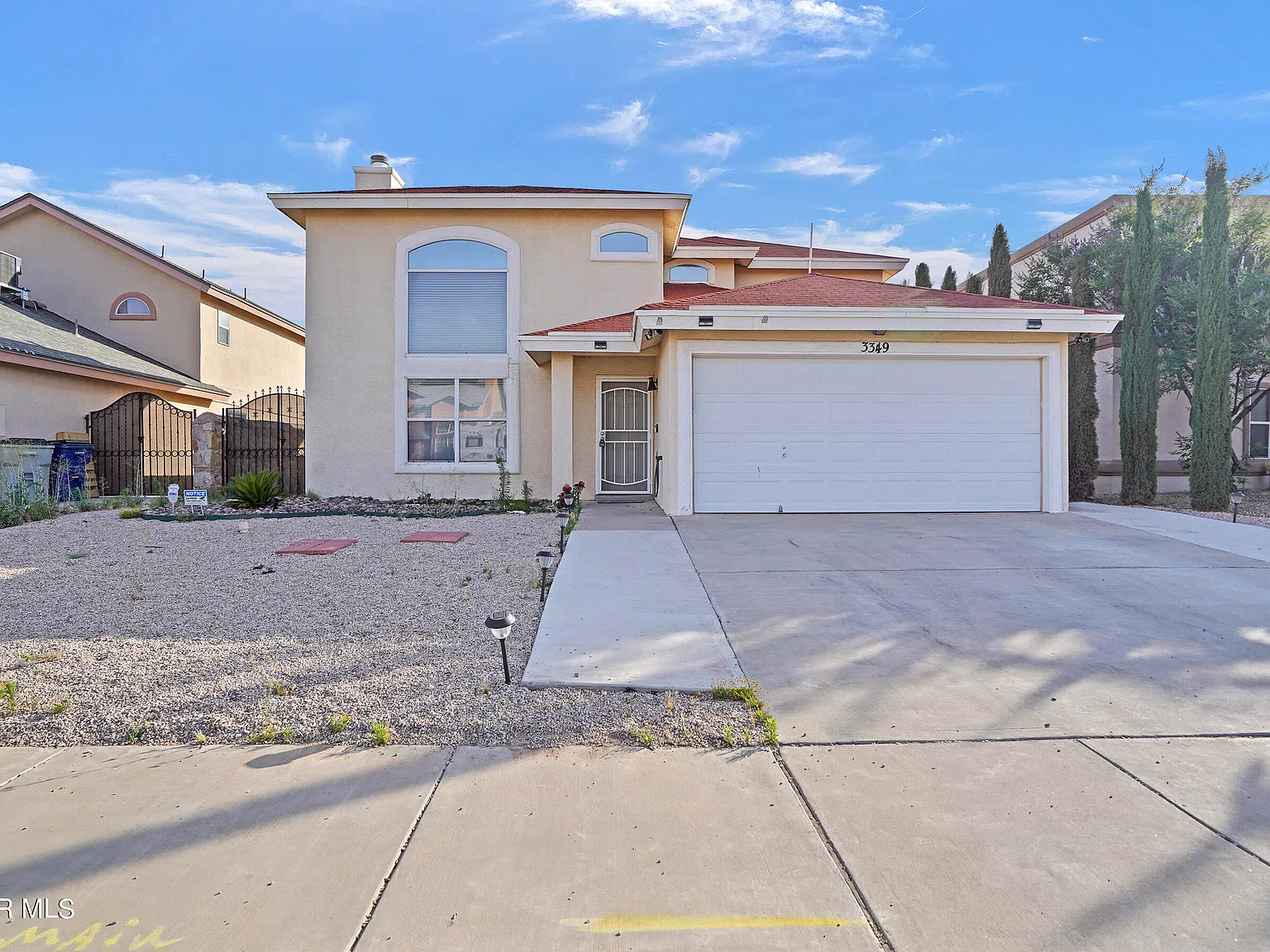 5 bed, 2.0 bath, 1994 sqft, $2,000 — Photo 1